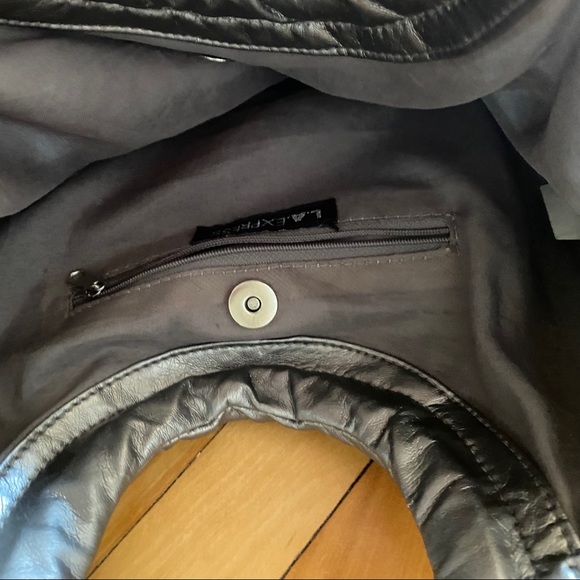 Cute silver handbag with sequin and bow - Picture 4 of 5